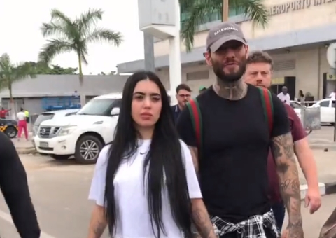 Lucas Lucco e MC Mirella se pegam em avião e saem de mãos dadas; vídeo