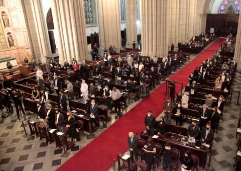 Com Doria e Alckmin, missa de 7º dia homenageia Bruno Covas 