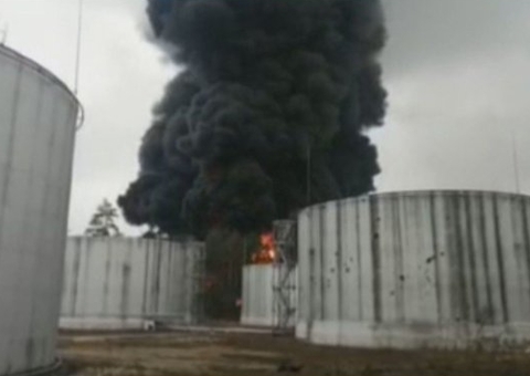 Míssil atinge refinaria de petróleo na Ucrânia; Vídeo 