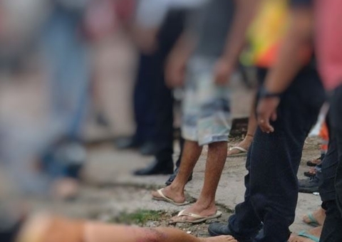 Jovem morre ao ser arremessado contra poste durante acidente em Manaus