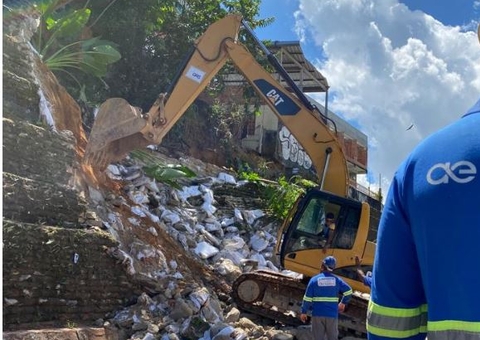 Novo reparo em adutora deixa bairros sem água em Manaus
