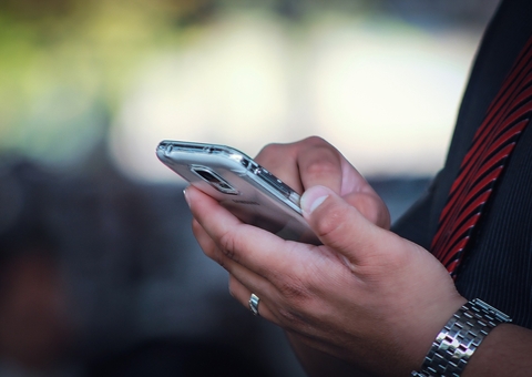 Pai é preso após mandar mensagens sexuais para a filha de 11 anos e pedir fotos íntimas