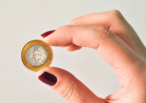 Mulher se livra da morte após bala atingir moeda em seu bolso