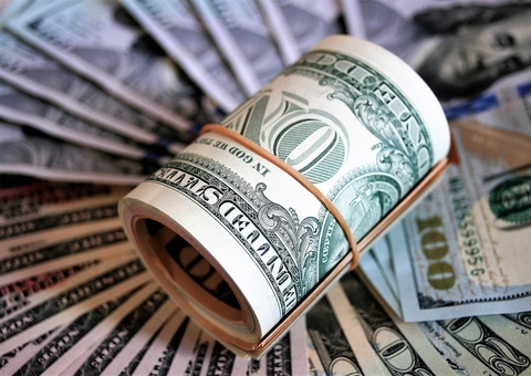 Dólar despenca para R$ 5,84 e Bolsa dispara 3% com suspensão de tarifas por 90 dias