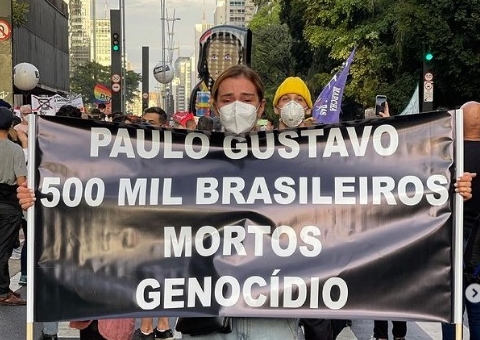 Monica Martelli participa de ato contra Bolsonaro: 'por Paulo Gustavo'