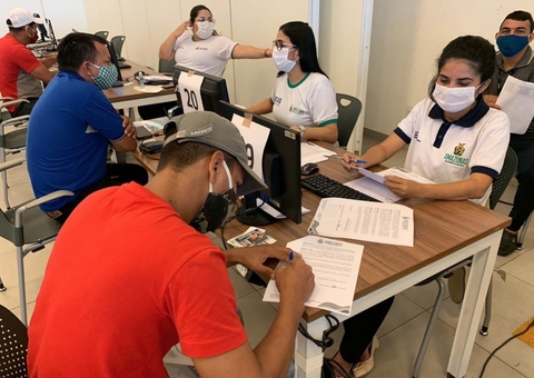 Governo do Amazonas paga auxílio moradia às famílias do Monte Horebe