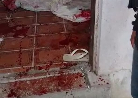 Homem é executado e amigo baleado enquanto dormiam em casa em Manaus