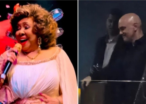 Alcione homenageia Alexandre de Moraes em show e público reage 