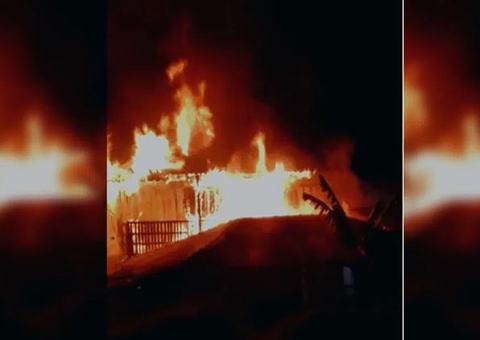 Mulher não consegue fugir de incêndio e morre carbonizada dentro de casa