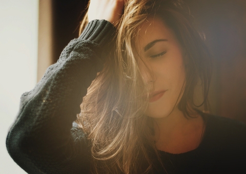 Saiba como se livrar da caspa com aspirina e óleo essencial