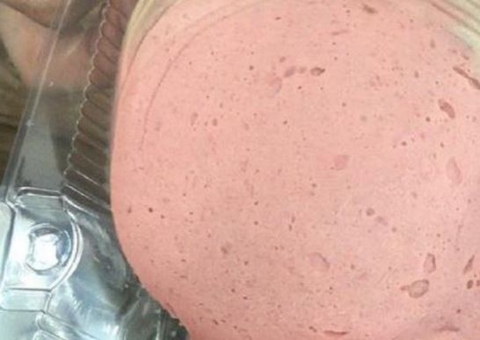 20 quilos de mortadela com cheiro e sabor desagradáveis são apreendidos em Manaus