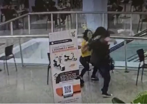Vídeo: Jovem assassina estudante a facadas dentro de shopping