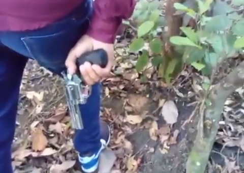 Vídeos mostram mototaxista implorando para não ser morto por tribunal do crime em Manaus