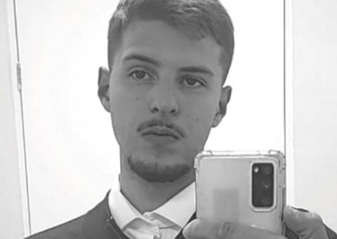 Jovem é morto após motorista se irritar com demora na saída de estacionamento