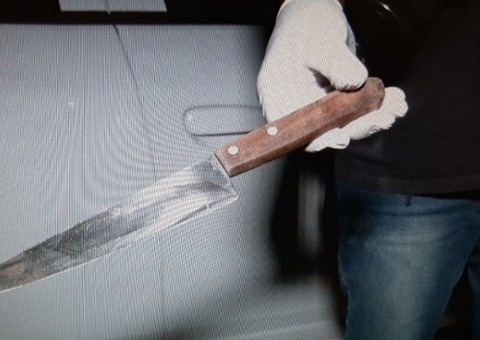 Com perfurações de faca, homem é encontrado jogado em rua de Manaus 