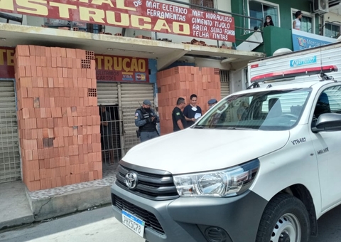 Homem é executado com 7 tiros dentro de material de construção em Manaus