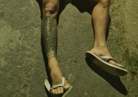 Homem morre ao ser crivado de balas enquanto caminhava em rua de Manaus