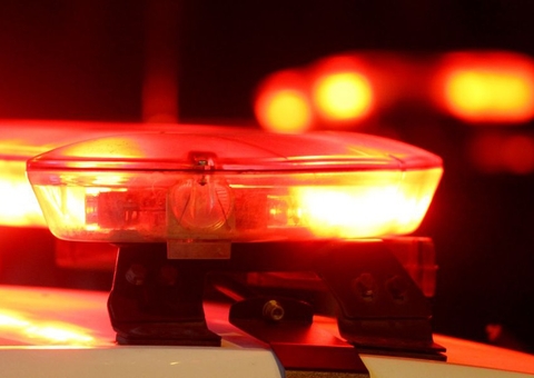 Assaltantes roubam carro e atiram na perna de motorista em Manaus