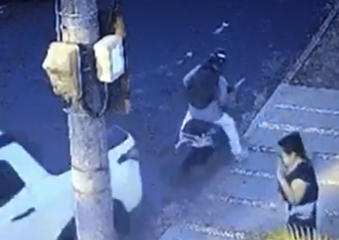 Vídeo: Motorista atropela ladrão para livrar enfermeira de assalto