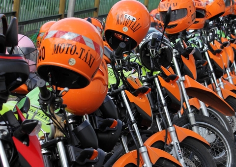 Vistoria para taxistas e mototaxistas são retomadas em Manaus