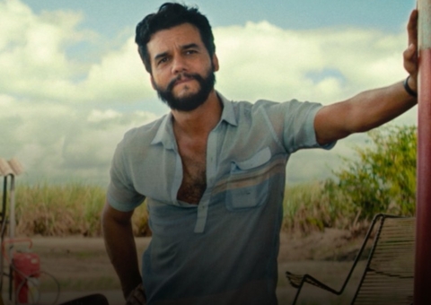 Wagner Moura ganha prêmio de Melhor Ator e é ovacionado  no Newport Beach Film Festival