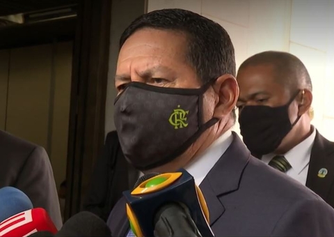 Mourão diz que Pazuello deve ser punido por participar de ato com Bolsonaro