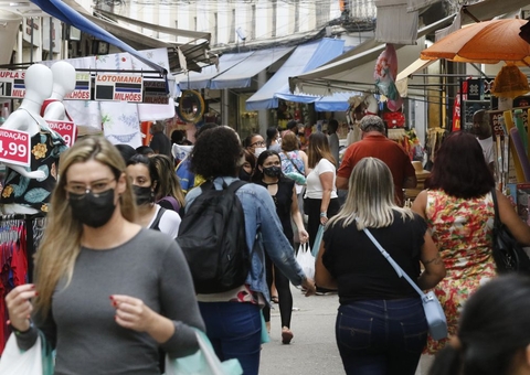 Covid-19: casos sobem para 24,8 milhões e mortes, para 646,4 mil
