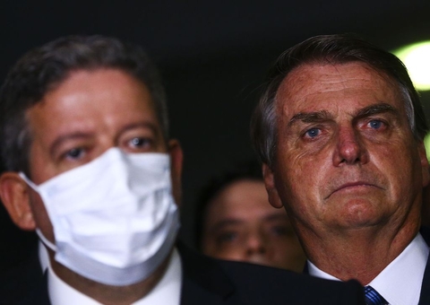 Lira afirma que está analisando pedidos de impeachment contra Bolsonaro