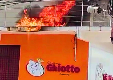 Incêndio na pizzaria Ghiotto assusta moradores na Cidade Nova; vídeo
