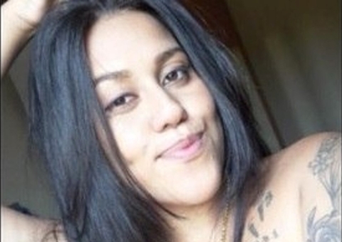 Jovem de 22 anos vai ao hospital com dor no estômago e descobre que está grávida de 9 meses