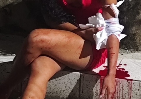 Homem é detido por populares suspeito de esfaquear companheira na Chapada