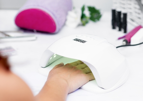 Anvisa proíbe substâncias em esmaltes em gel que podem causar câncer e infertilidade