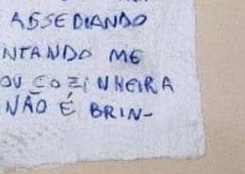 Jovem pede socorro em guardanapo após ser assediada pelo chefe  
