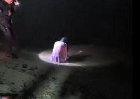 Vídeo da 'mulher de branco na Ponta Negra' viraliza e divide opiniões 