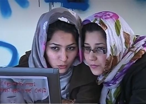 Talibã quer mulheres como aliadas e pede que população volte a trabalhar