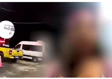 Vídeo: Mulher oferece sexo para evitar prisão de amigo: 'A gente sai, faz o babado'