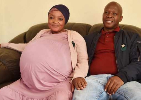 Mulher que esperava 8 filhos anuncia ter dado à luz a 10 bebês