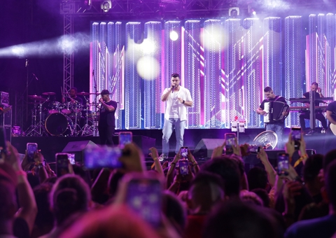 Murilo Huff agita público na primeira noite do "Sou Manaus Passo a Paço"