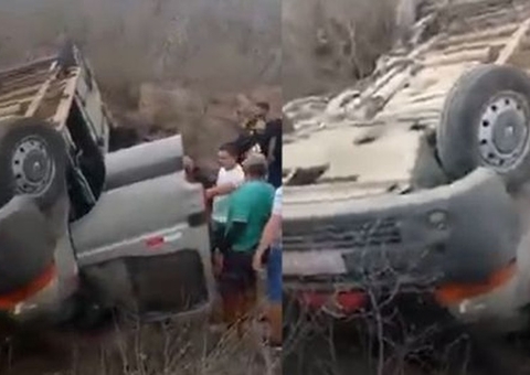 Cinco ficam feridos em acidente com van que levava equipe de Gusttavo Lima