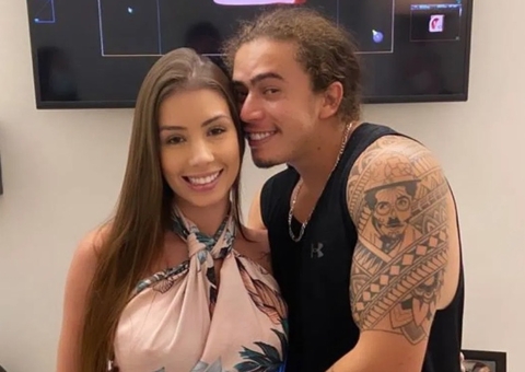 Fãs mandam mensagem de apoio a Whindersson e Maria após morte do filho