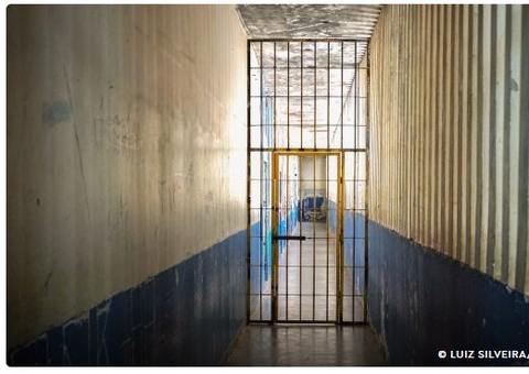 STF adia decisão sobre revista íntima em presídios