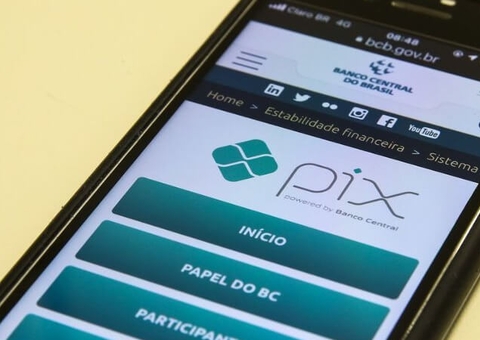 Estudante de medicina muda versão e diz que amiga autorizou transferências