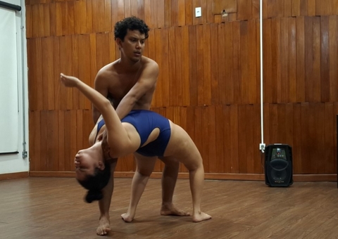 Espetáculo 'Nado Sincronizado' reflete sobre os desafios do amor