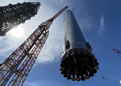 Elon Musk compartilha imagens de novo foguete da SpaceX