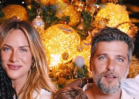 Bruno Gagliasso e Gio Ewbank mostram Natal com família completa e Papai Noel negro