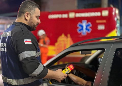 Operação Natal flagra acidente, fuga, motoristas bêbados e sem CNH em Manaus