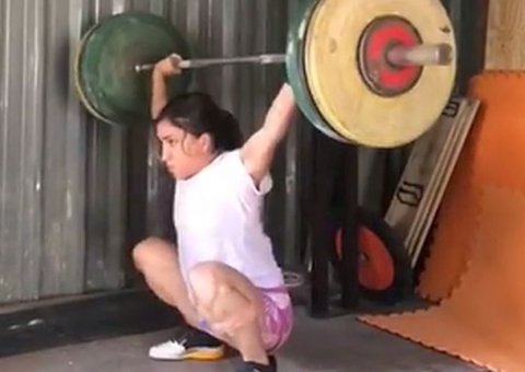 Nathasha Rosa sobe ao pódio no Pan-Americano de Levantamento de Peso