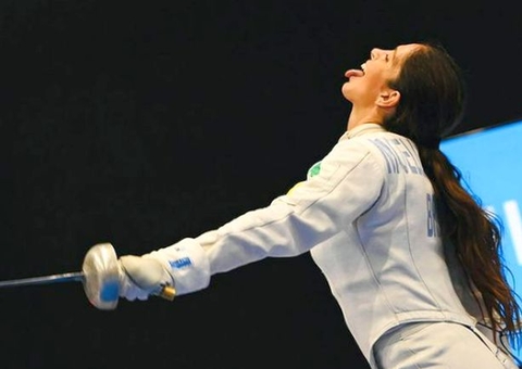 Fascinada pelo mistério da máscara, Nathalie sonha com medalha na esgrima em Paris-2024