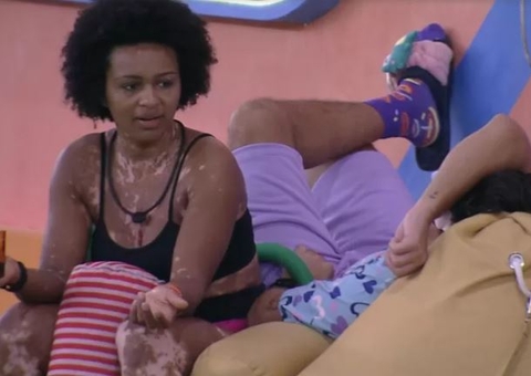 Natália diz que era fã de Maria antes de atriz jogar balde em sua cabeça