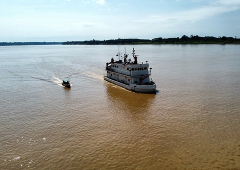 Em meio à seca, Marinha mapeia pontos críticos no Rio Madeira